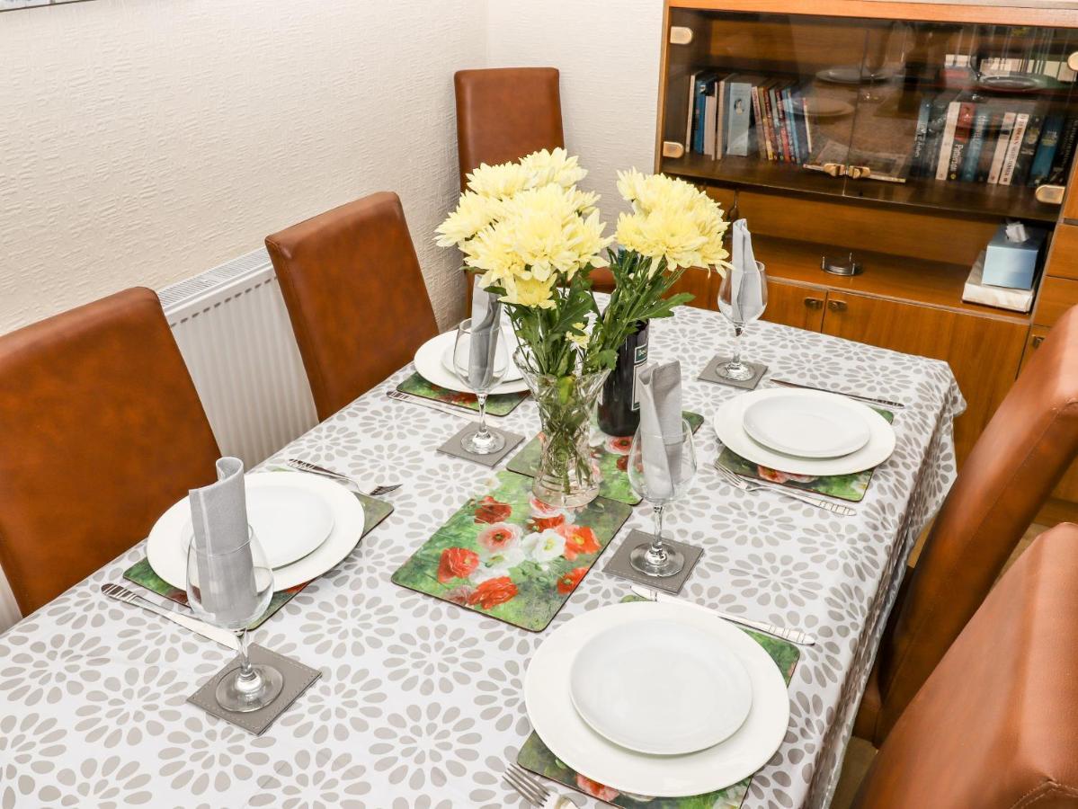 Spring Close Southport Extérieur photo