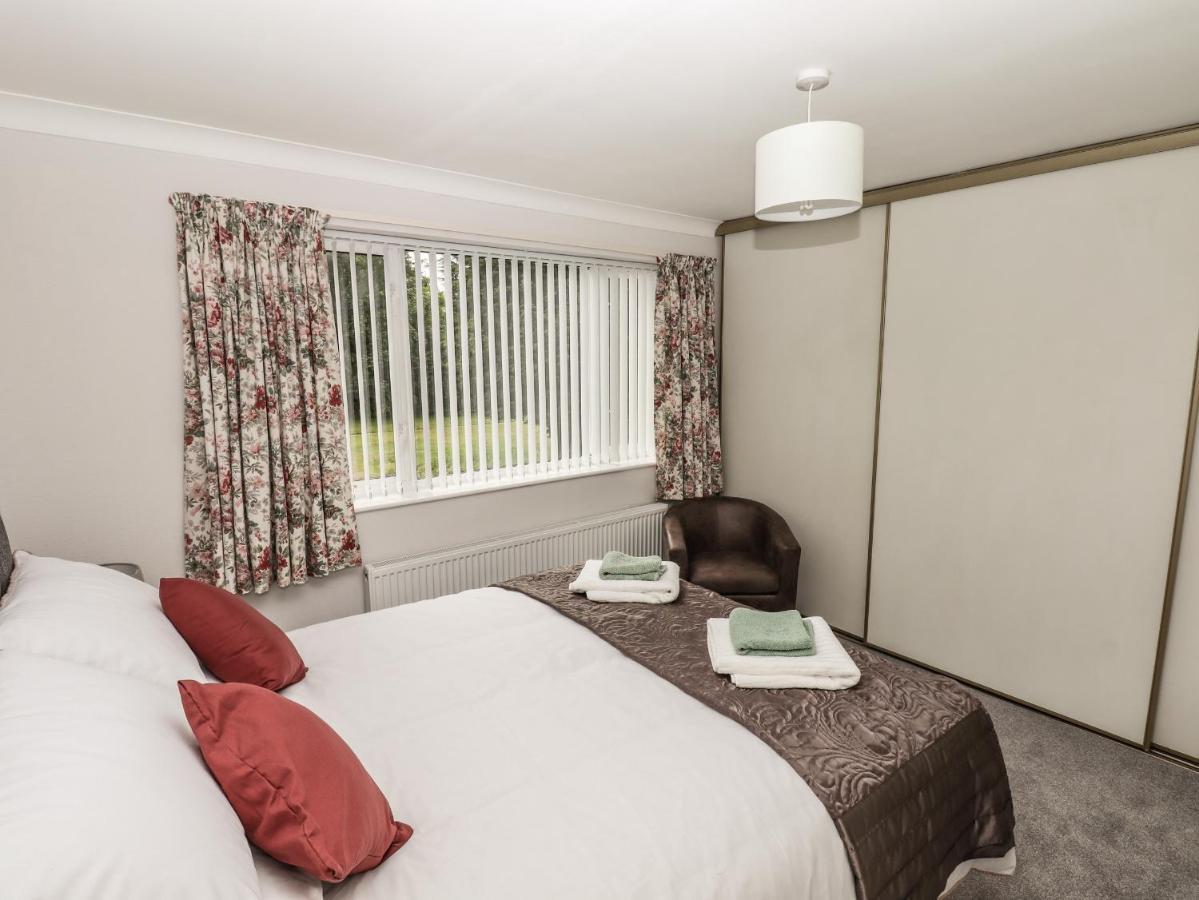 Spring Close Southport Extérieur photo