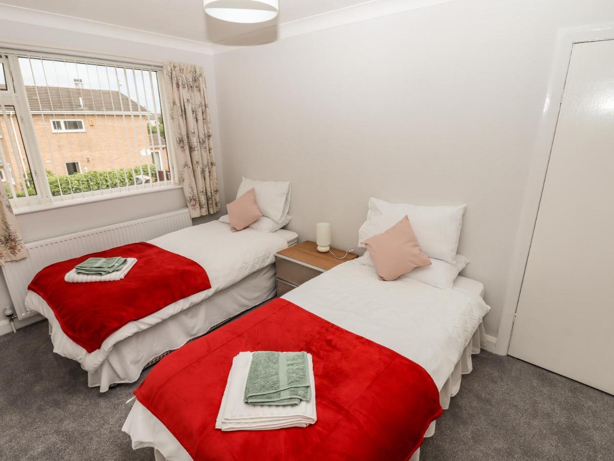 Spring Close Southport Extérieur photo