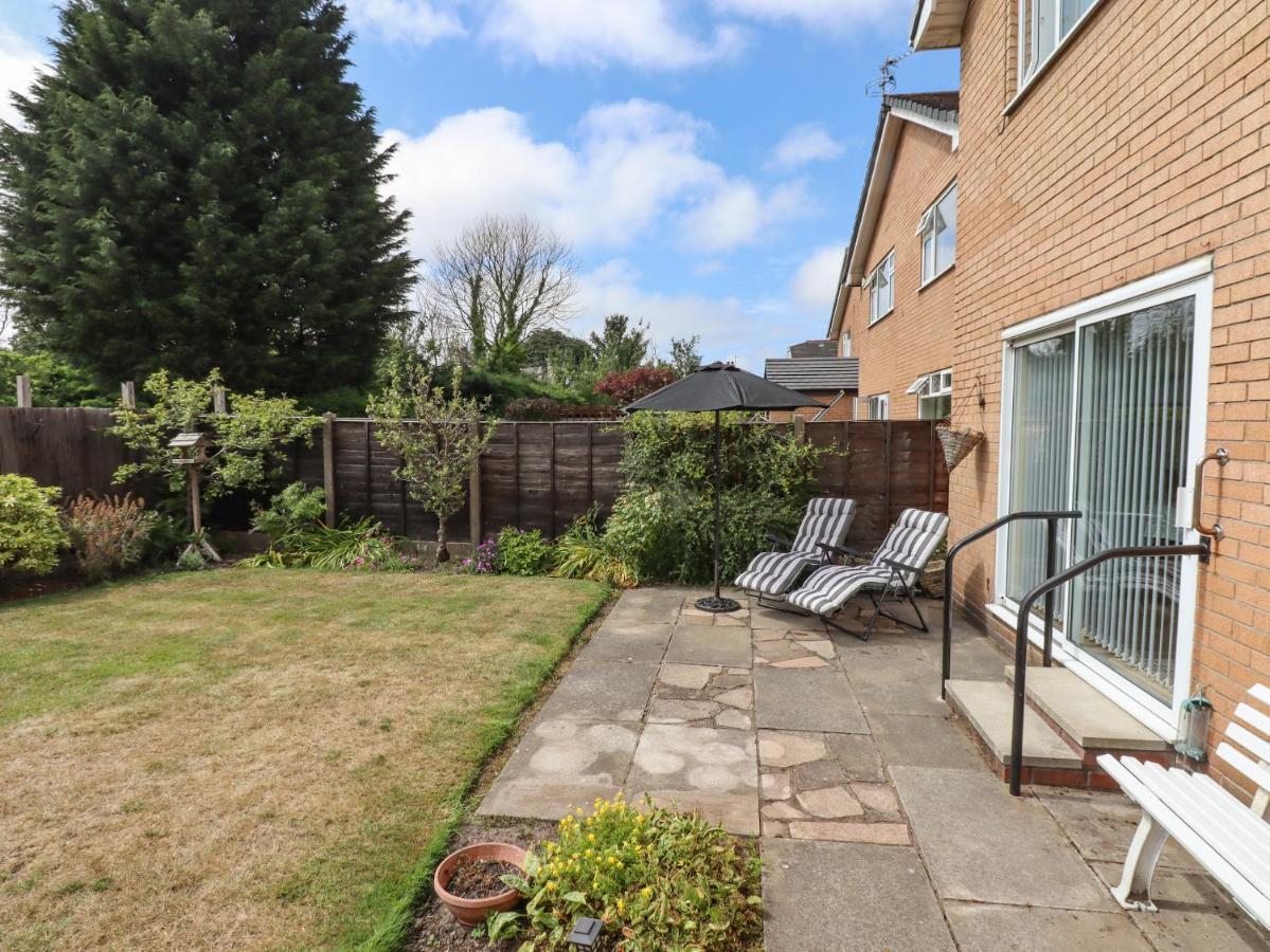 Spring Close Southport Extérieur photo